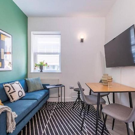 Stunning One Bedroom in Business District M-10 London Exterior foto