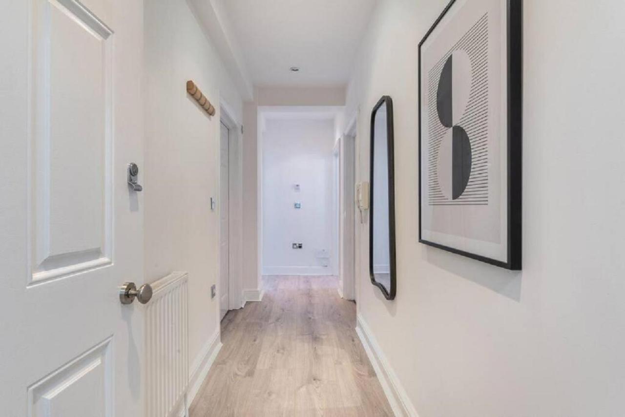 Stunning One Bedroom in Business District M-10 London Exterior foto