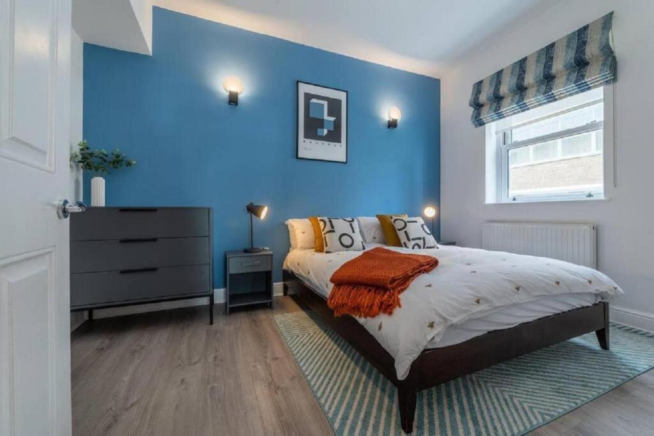 Stunning One Bedroom in Business District M-10 London Exterior foto