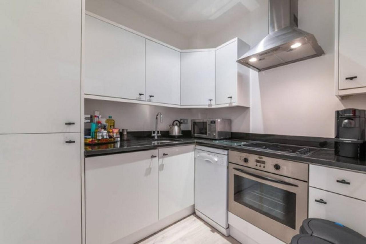 Stunning One Bedroom in Business District M-10 London Exterior foto